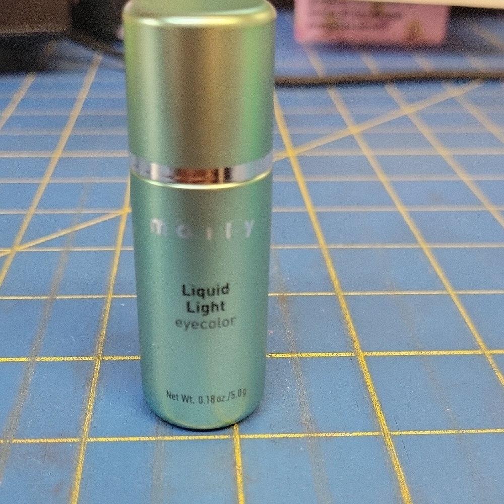 Mally Beauty Liquid Light Eye Color - Champagne 5g New